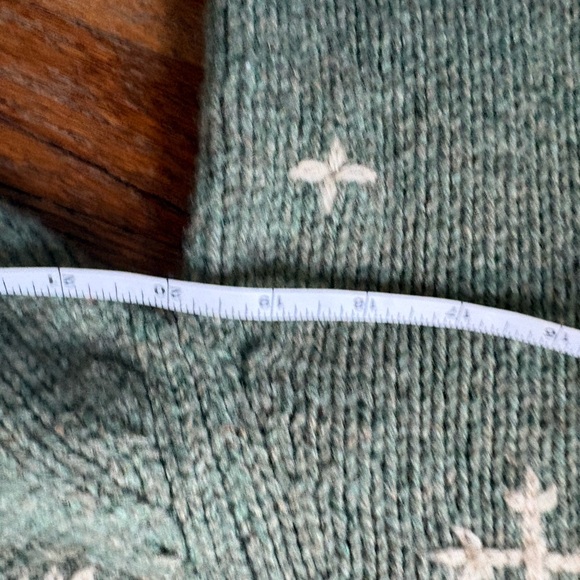 Eddie Bauer 100% Wool Light Green Sweater with Snowflakes size Women’s Medium - Picture 8 of 9